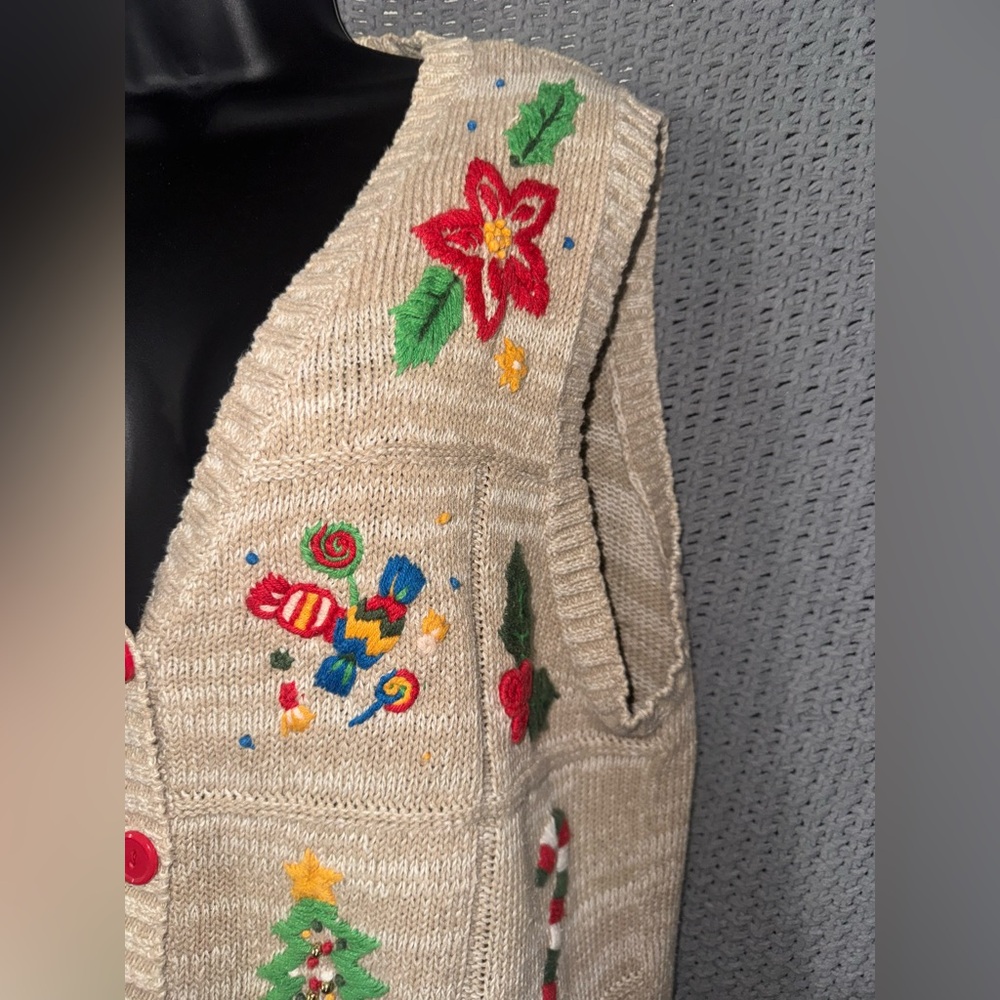 Vintage White Stag Large Festive Whimsical Christmas Sweater Vest Santa Tree - Picture 3 of 7